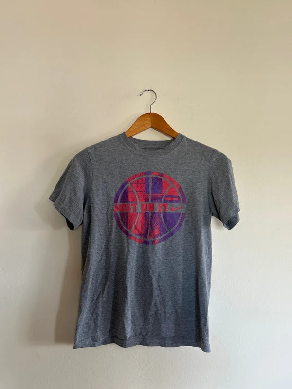 Vintage Nike Basketball Print T-shirt XS