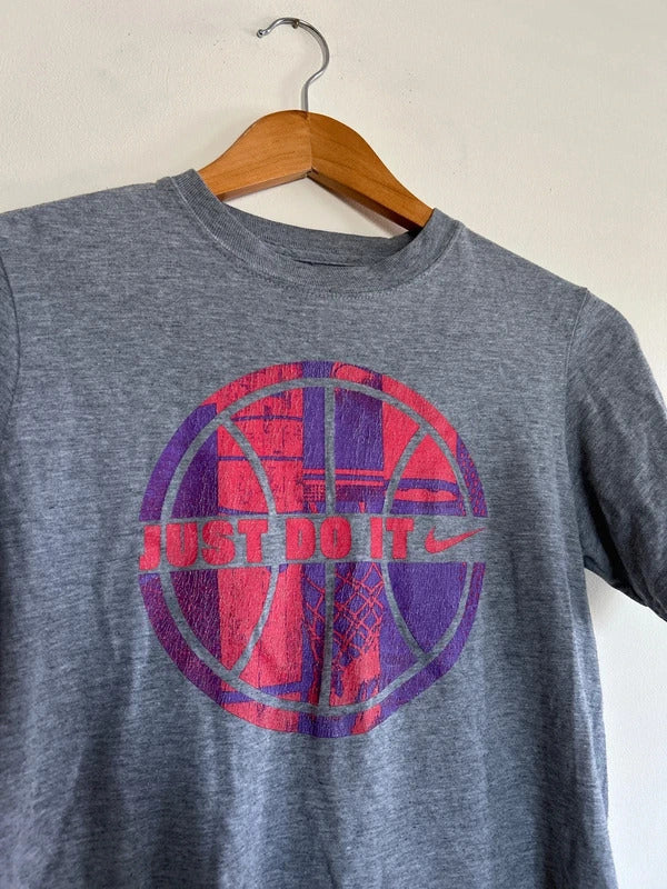 Vintage Nike Basketball Print T-shirt XS