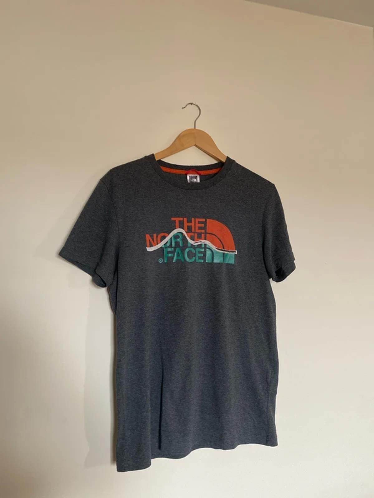 The North Face Graphic T-shirt Small